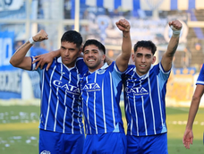 Martín Pino, Nahuel Ulariaga y Misael Sosa tres de las figuras del Expreso en la goleada frente a All Boys. Martín Pino, Nahuel Ulariaga y Misael Sosa tres de las figuras del Expreso en la goleada frente a All Boys.