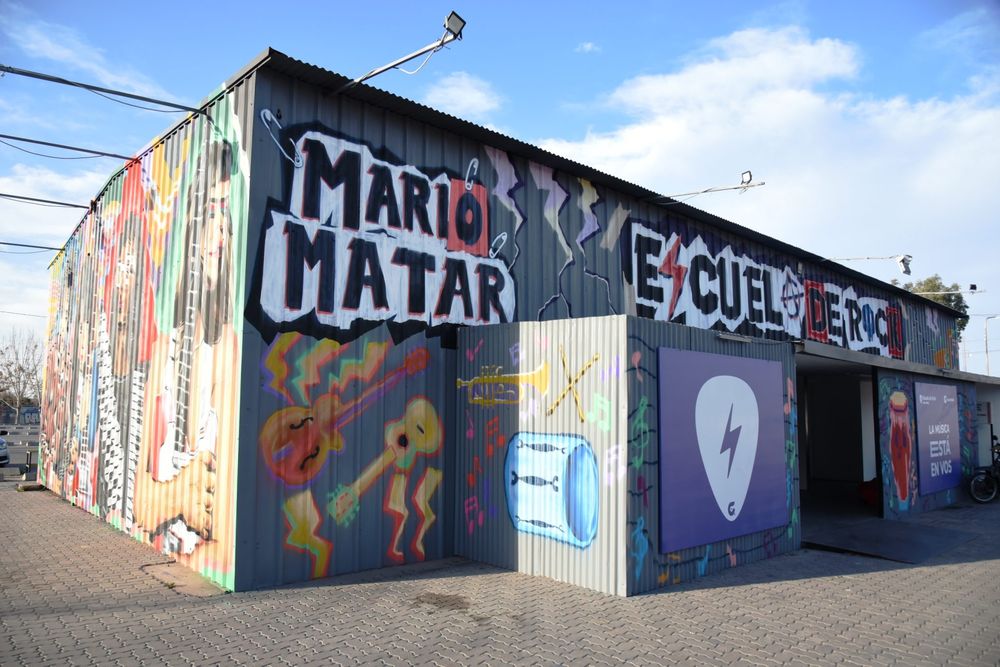 Juan-Emilio-Cucchiarelli-en-Escuela-de-Rock-31-2048x1366