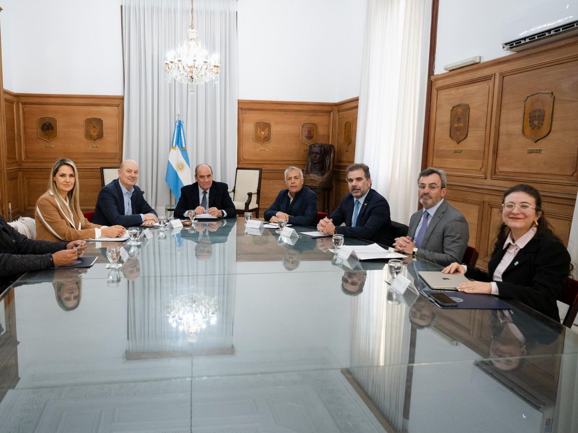 El gobernador Alfredo Cornejo en el primer encuentro del Consejo de Mayo.&nbsp;