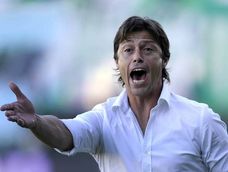 Fútbol. Los dirigentes del Sevilla se cansaron y rajaron al ex River Fútbol. Los dirigentes del Sevilla se cansaron y rajaron al ex River