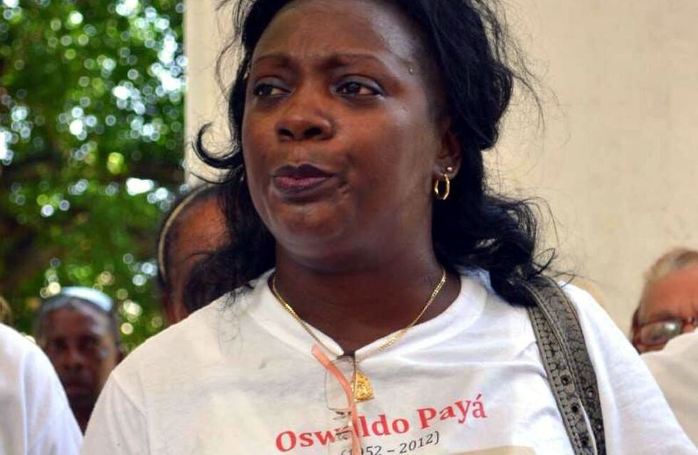 Otra opositora del régimen cubano recibió su pasaporte
