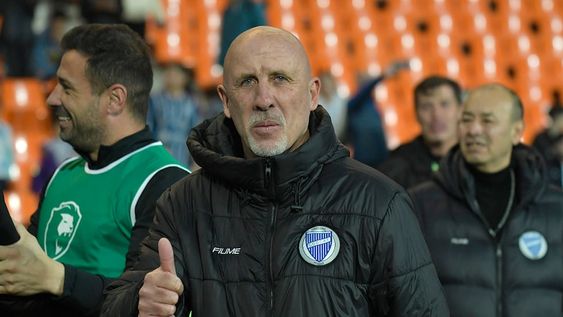 Está todo ok, gato. Después de cerrar el torneo de la mejor manera, Daniel Oldrá  confirmó que seguirá a la cabeza del plantel. Foto: Orlando Pelichotti