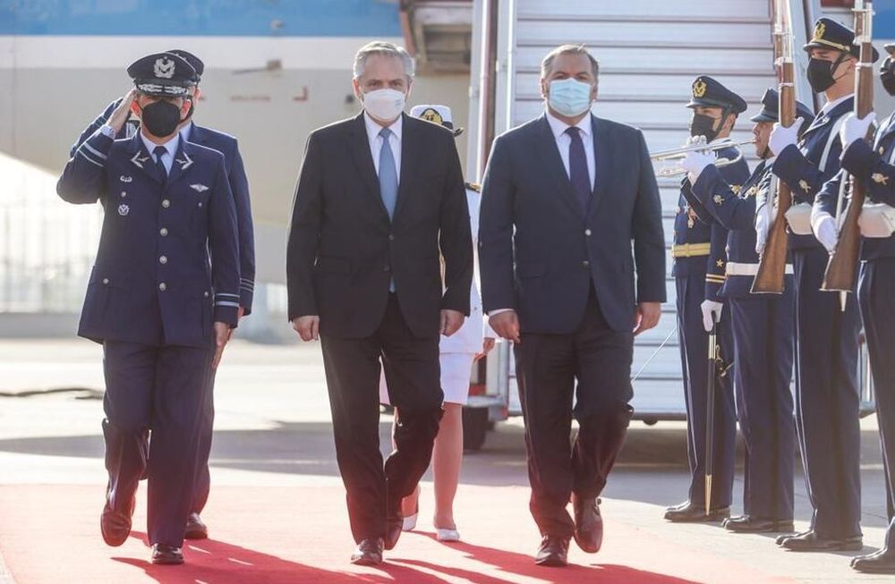 Alberto Fernández encabeza la comitiva oficial a Chile, para participar de la asunción de Gabriel Boric. Todos los integrantes de la comitiva son del Frente de Todos.