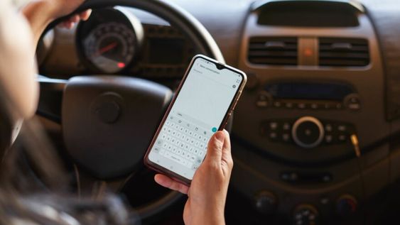 La dependencia excesiva del celular genera preocupación y reducir el tiempo es un ejercicio simple.
