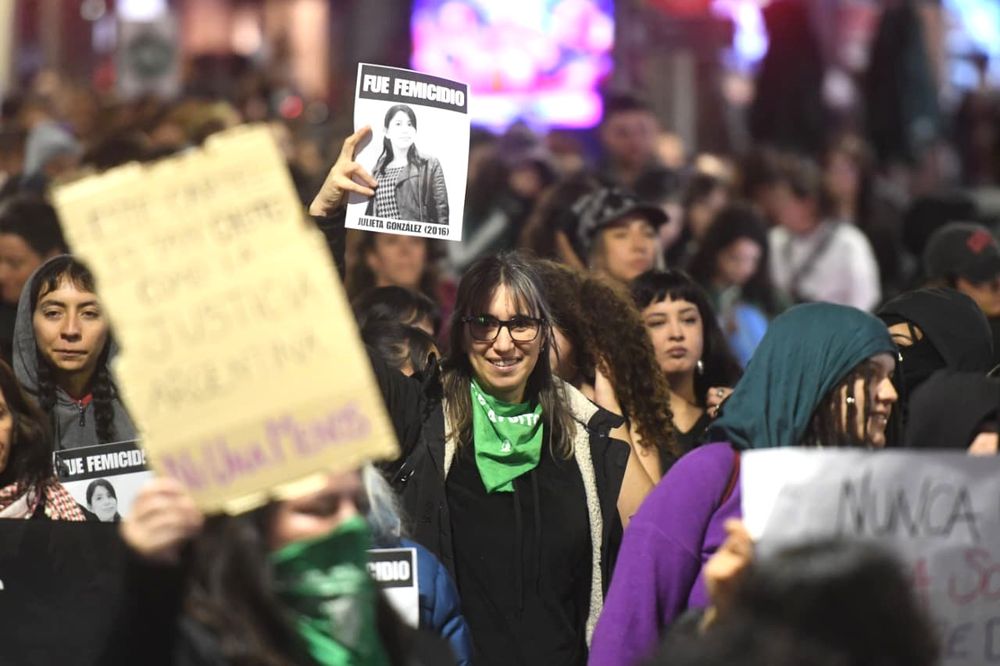 Una multitudinaria marcha por las calles de Mendoza recordó a las víctimas de femicidio y reclamó Justicia a 11 años del inicio del colectivo Ni Una Menos
