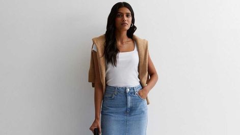 Los bolsos de los años 2000 están de vuelta y se combinan con jeans y faldas