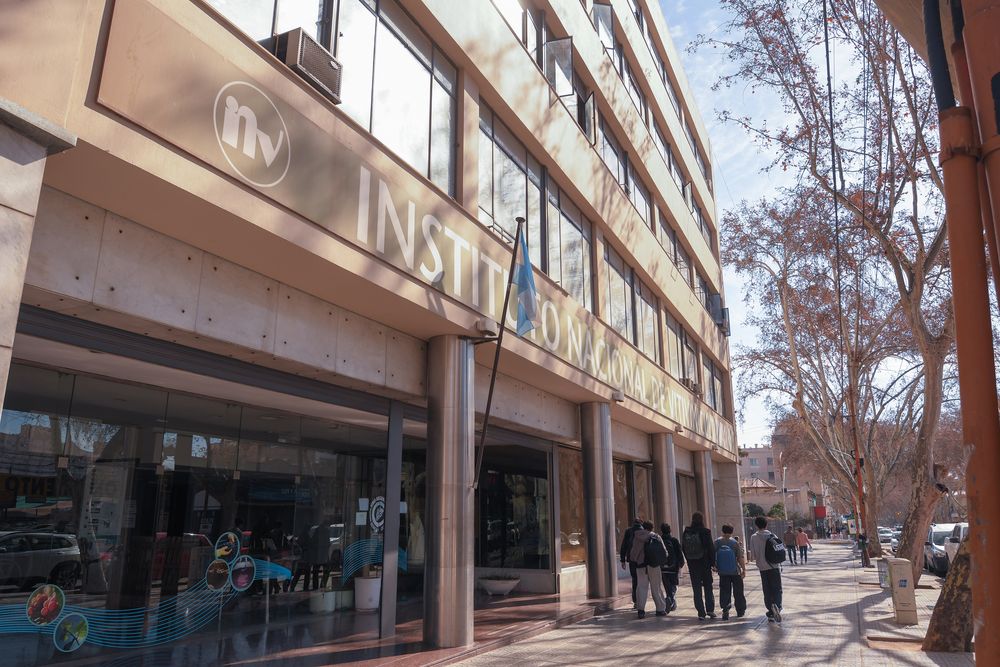 Frente del Instituto Nacional de Vitivinicultura, la Nación pasara a disponibilidad a 49 empleados del INV.