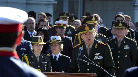 Militares a cargo de espionaje y seguridad