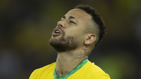 Carlo Ancelotti evalúa a Neymar para la lista definitiva tras la crisis de lesiones en Brasil.