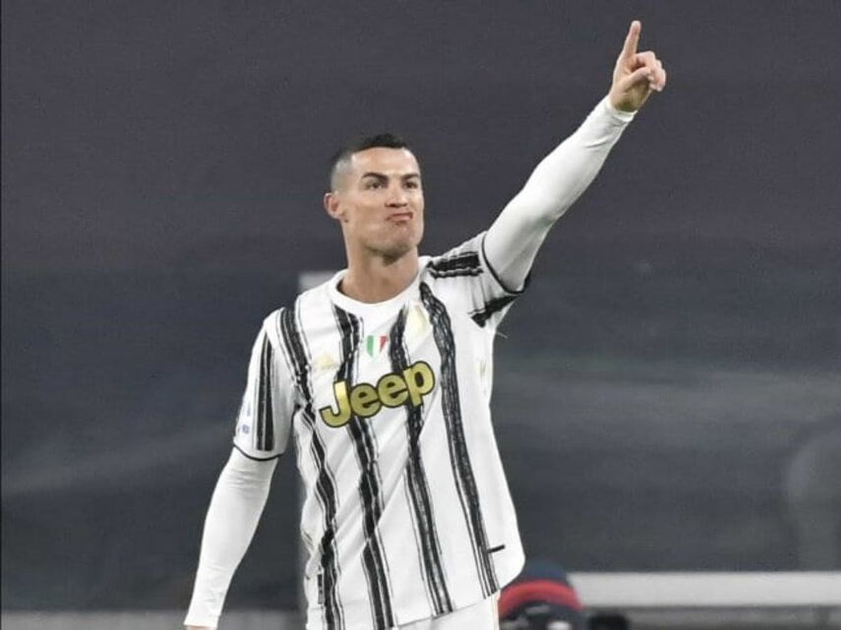 El astro brasileño, Pelé, saludo a Cristiano Ronaldo luego de superar su récord. Foto: Gentileza.
