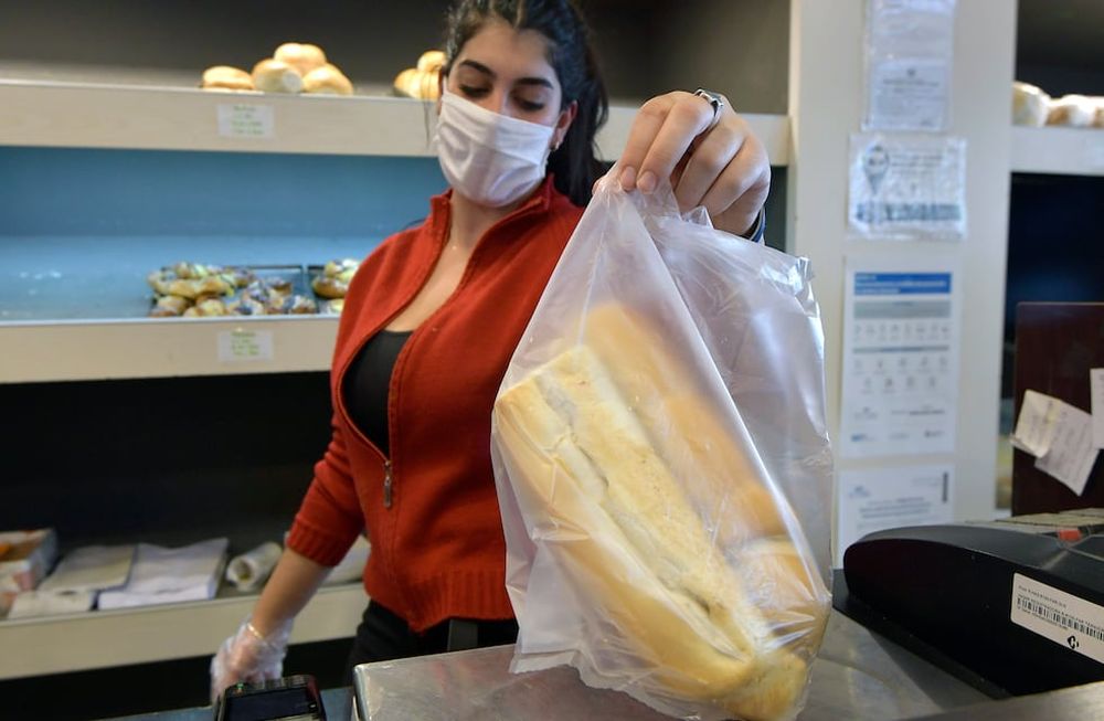 El costo del harina movilizó un pronunciamiento de la Federación Argentina de panaderos, que impactará en los mostradores de Mendoza. Foto: Orlando Pelichotti / Los Andes