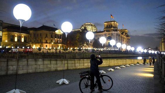 La reunificación ha significado un gran desafío para Alemania, no sólo en lo financiero. La unidad también significó para los “nuevos alemanes” un cambio cultural.