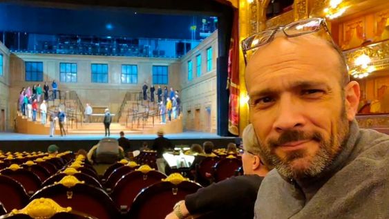 Christian Peregrino, el cantante despedido del Teatro Argentino de La Plata por apoyar a Milei. Foto: Clarín