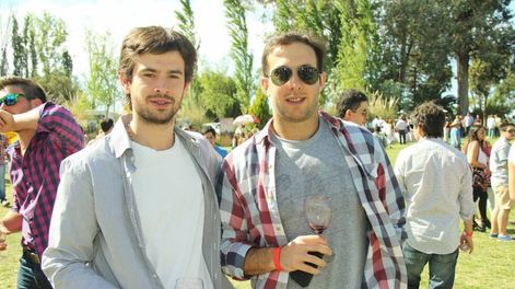 Amigos, vino y diversión