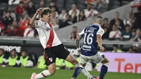 En el Monumental, el delantero se lesionó en los primeros minutos del duelo frente a Gimnasia de La Plata. Partido en el que se impuso el Lobo.&nbsp;
