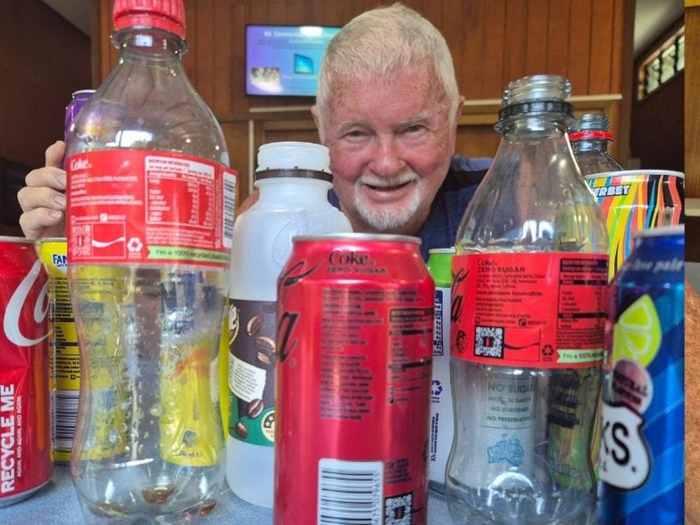 A los 84 años, un voluntario ya había reciclado 324.000 botellas y latas y convertido el material en USD 22.900 para proyectos de su comunidad (2)
