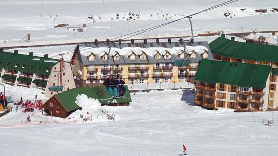 El centro de esquí de Los Penitentes hoy está en manos de la Provincia, tras la culminación de la antigua concesión de 35 años otorgada en 1978 por el gobierno de facto de Mendoza. El plazo fue prorrogado y luego dado por terminado en 2018.