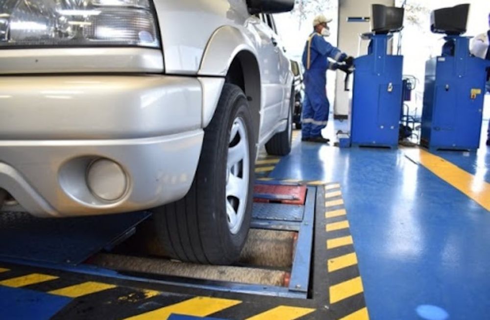 En diciembre el Gobierno de Mendoza anunciará si se prorroga la entrada en vigencia de la obligatoriedad a circular con la oblea de la RTO o si se permitirá una oblea condicional para fallas leves en productos que no pueden cambiarse porque los insumos no llegan al país. Foto: Archivo Los Andes.