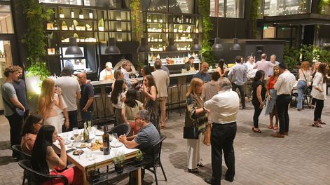 Evento social de fin de año de Junior Achievement en Planta Uno Godoy Cruz. Foto: José Gutierrez / Los Andes