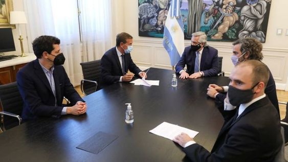 El gobernador Rodolfo Suárez se reunió con el presidente Alberto Fernández y parte del gabinete entre los que estuvieron el ministro de Econpmía, Martín Guzmán, el ministro del Interior Eduardo de Pedro y el jefe de gabinete Santiago Cafiero.