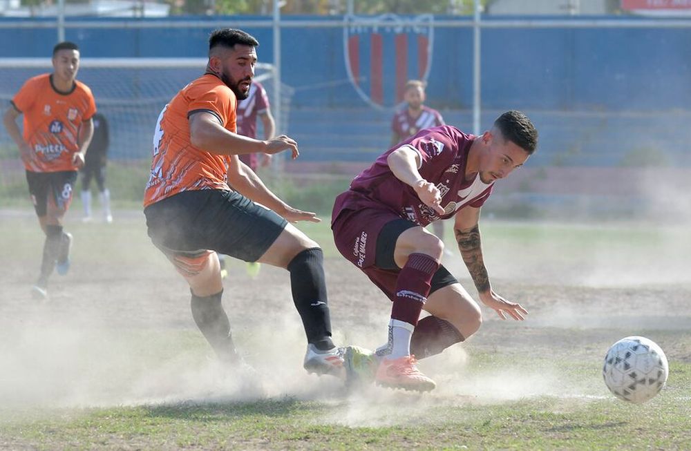 Fútbol Copa Mendoza. Esta tarde se enfrentaron por los octavos de final, Luján Sport Club y el Centro Deportivo Rivadavia. El Granate avanzó en la definición con tiros desde el punto del penal. Foto: Orlando Pelichotti