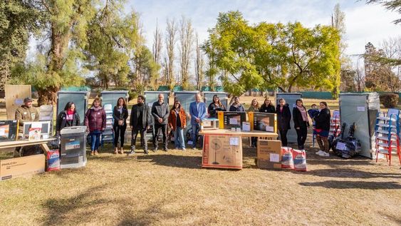 Stevanato entregó materiales a Centros de Buena Cosecha. Foto: Prensa Maipú