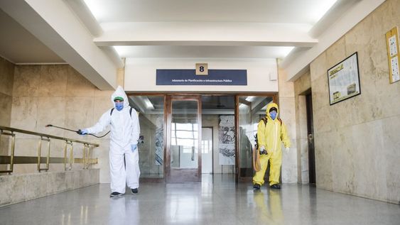 Una empleada de Casa de Gobierno dio positivo de Covid-19 y desinfectaron todo el edificio