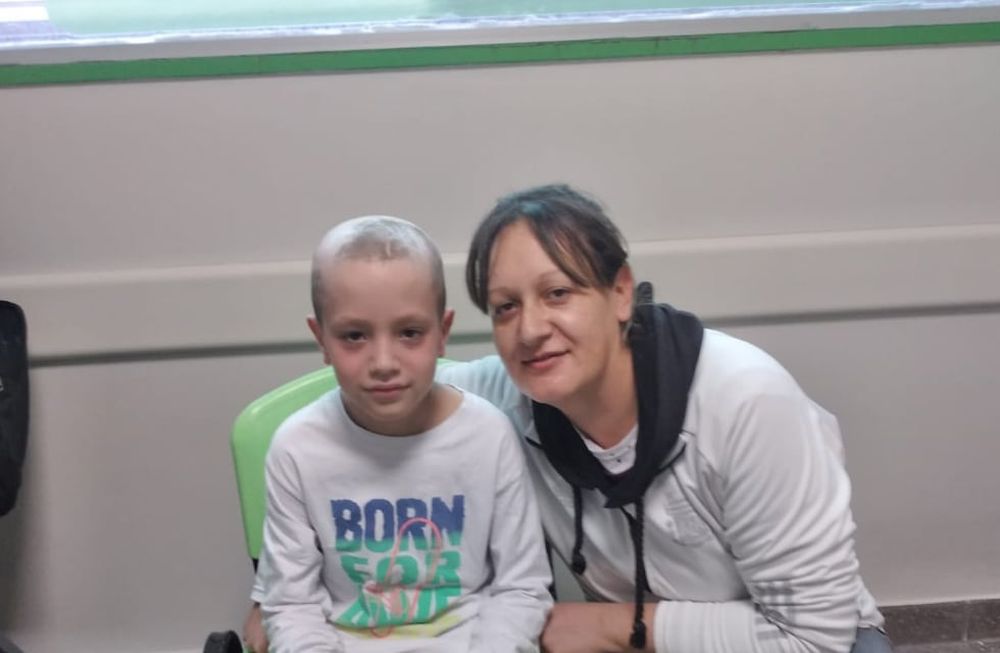 El niño mendocino sufre de una leucemia muy infrecuente y deberá recibir un trasplante. Su familia pide ayuda porque no puede pagar los gastos de alojamiento en Córdoba.