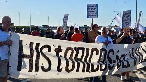 Los trabajadores han hecho protestas a lo largo del año en la ruta Rosario-Buenos Aires.