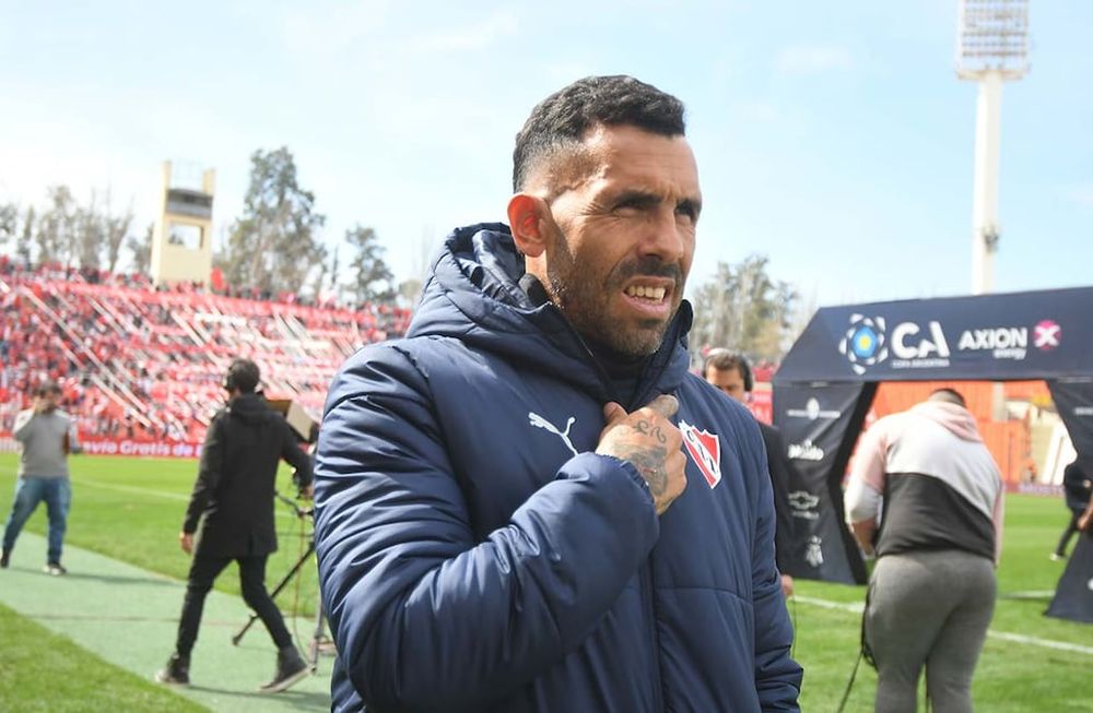 Carlos Tevez y linda charla para explicar el presente de Independiente de Avellaneda. / Foto: José Gutierrez (Los Andes)