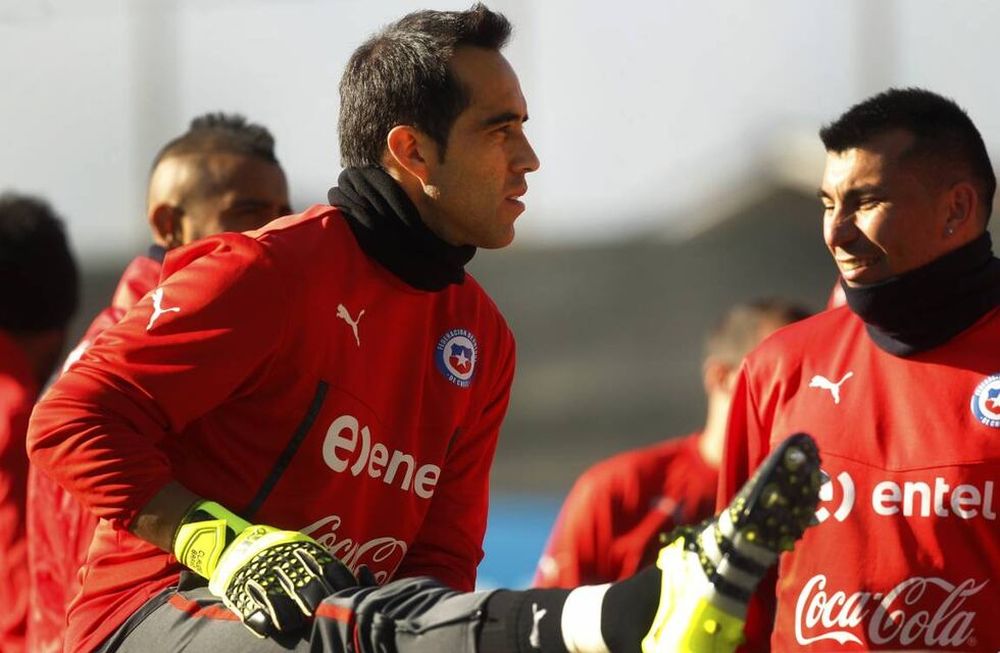 Copa América: el arquero chileno Claudio Bravo se quejó por los silbidos de sus propios hinchas