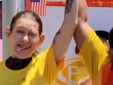 Molly Schuyler campeona tras comer 40 hamburguesas en Estados Unidos.