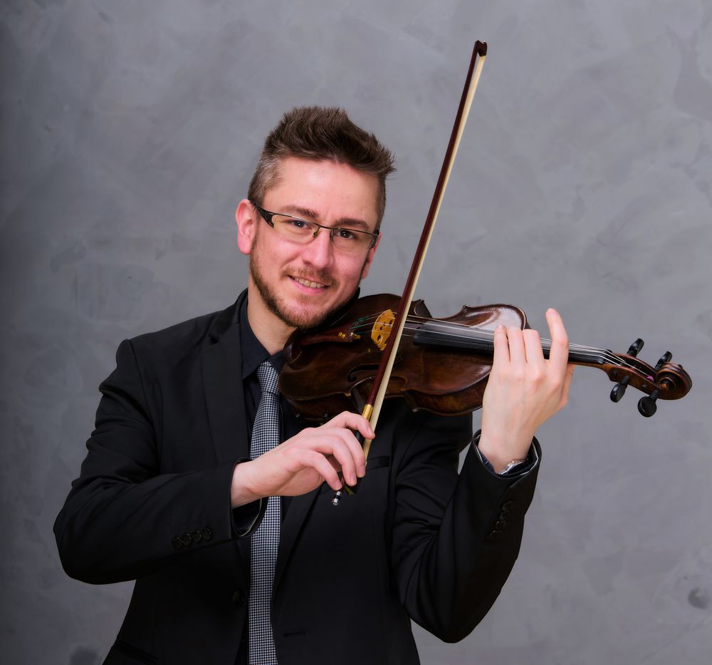 Octavio Bianchi Godoy. Académico y popular, Octavio es uno de los violinistas de más proyección en Argentina.