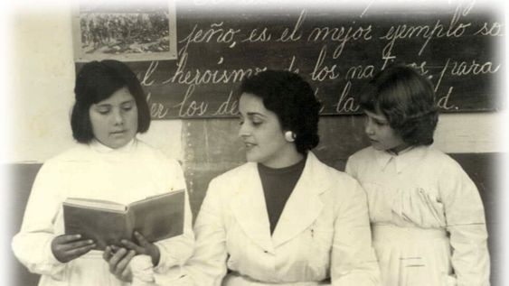 Exitosos profesionales de eficientes escuelas públicas del siglo pasado