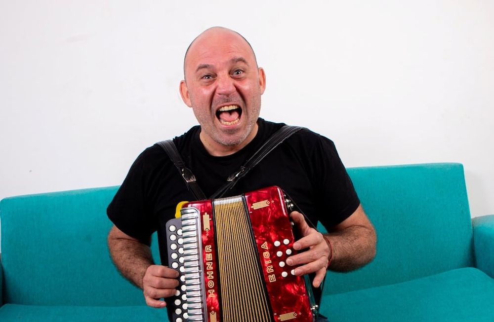 El músico presentará en un show gratuito parte de su nuevo disco Croto.