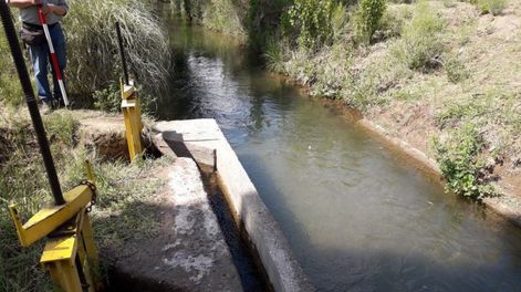 El decreto provincial N° 2192 ratificó el acuerdo entre el Gobierno y el Departamento General de Irrigación para renovar la infraestructura hídrica del canal Serú-Civit, que abastece a 352 usuarios en Cuadro Benegas.