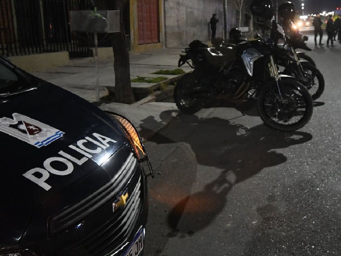 El hecho ocurrió en Maipú, cerca de las 4 de la mañana de hoy, cuando ingresó un llamado al 911 alertando sobre la presencia de un sospechoso en la calle Ozamis Sur. Imagen ilustrativa.