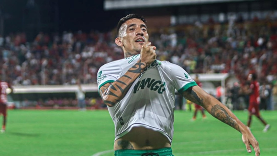 Ricardo Centurión se fue de Bolivia y busca la vuelta al fútbol argentino.