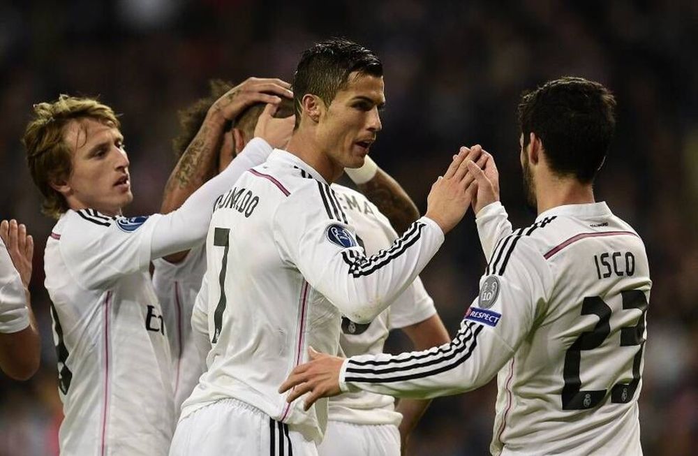 Real Madrid goleó al Rayo Vallecano y recuperó la punta