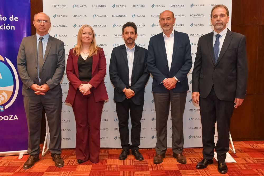 Alejandro Martín, Hebe Casado, Pablo Dellazoppa, Rodolfo Vargas Arizu y Luis María Scasso, muy satisfechos por la gran convocatoria de esta nueva edición de Pilares.