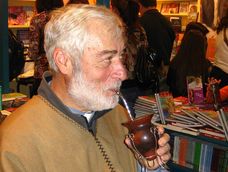 El sacerdote y escritor argentino. El sacerdote y escritor argentino.