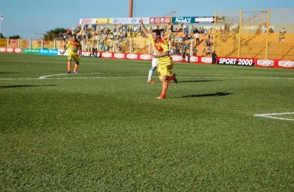 La grama bahiana de Crucero del Norte causa revuelo en Primera división