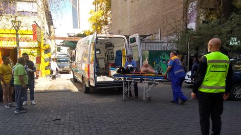 La mujer fue asistida por personal del SEC y trasladada al hospital Central.&nbsp;