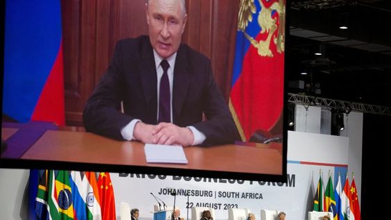 El presidente de Rusia, Vladimir Putin, durante la apertura de la cumbre de los BRICS ayer martes 22 de agosto de 2023 en un mensaje grabado.
