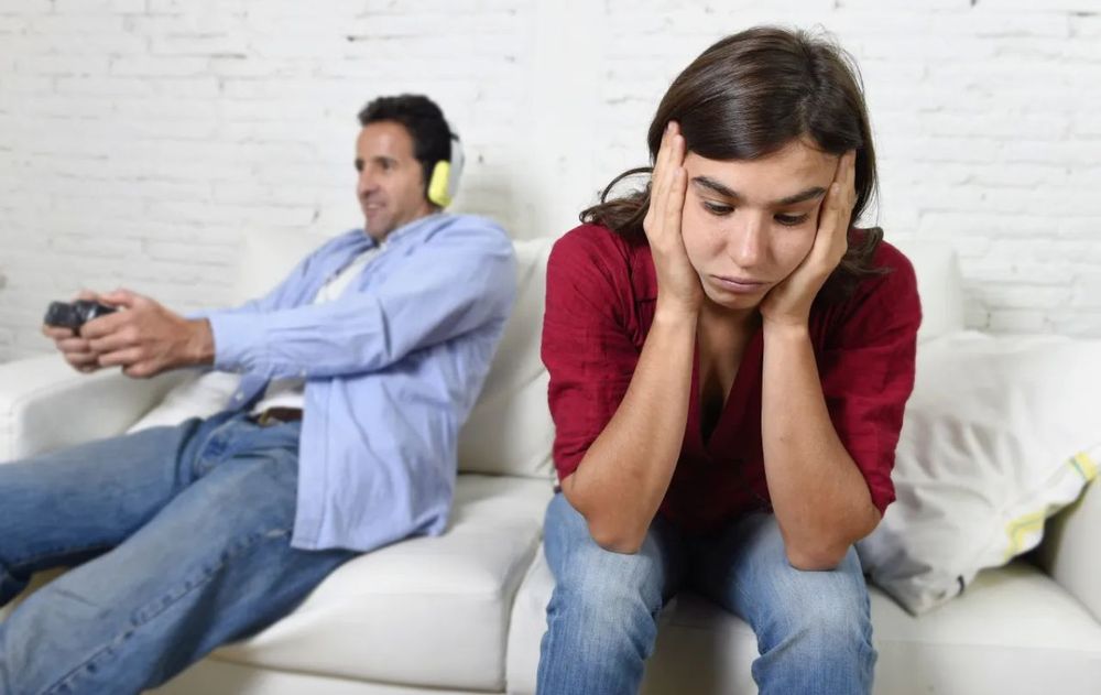 Las personas emocionalmente maduras mantienen la calma en relaciones saludables y en distintos contextos.