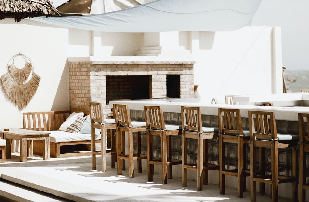 La casa se muda afuera: espacios sociales interiores se apoderan del exterior