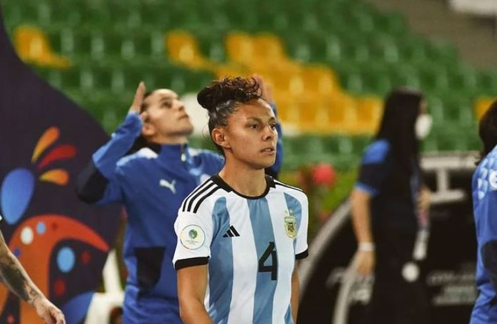 Julieta Cruz, mendocina y capitana de la Selección Argentina, sueña en grande a horas del debut mundialista. / archivo