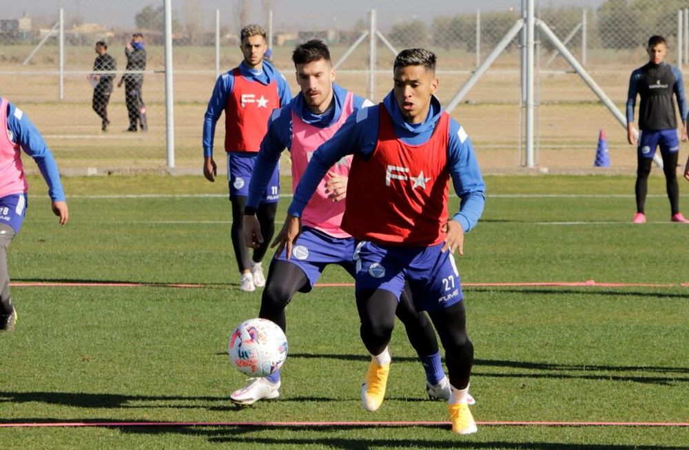 Va de entrada. Sebastián Lomónaco (27) ingresará por el lesionado Matías Ramírez y será el extremo izquierdo del Tomba frente al Granate el próximo lunes en la Fortaleza. / Prensa Club Godoy Cruz.