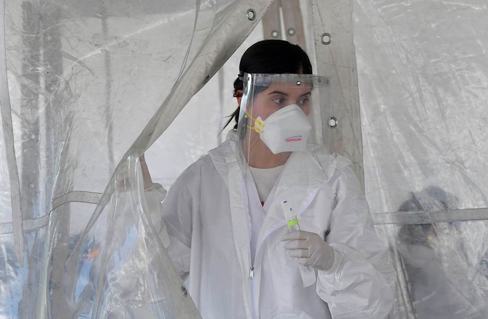 Continúan los testeos  para detectar el Covid-19 con el alerta de la presencia de la variante Delta dentro de la provincia. Foto: Orlando Pelichotti / Los Andes