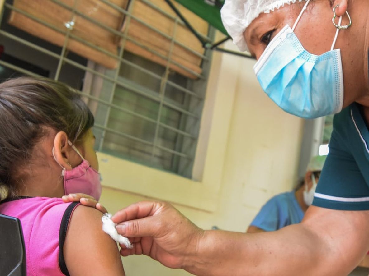 El lunes habilitarán en Mendoza la dosis de refuerzo para niños de 5 a 11 años. Foto: Mariana Villa / Los Andes